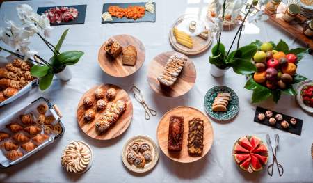 Cakes moelleux servi sous forme de buffet à l'Auberge des Templiers proche de Paris