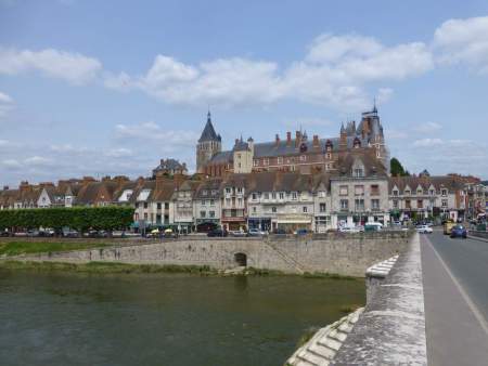 La ville de Gien dans le Loiret, proche de l'Auberge des Templiers